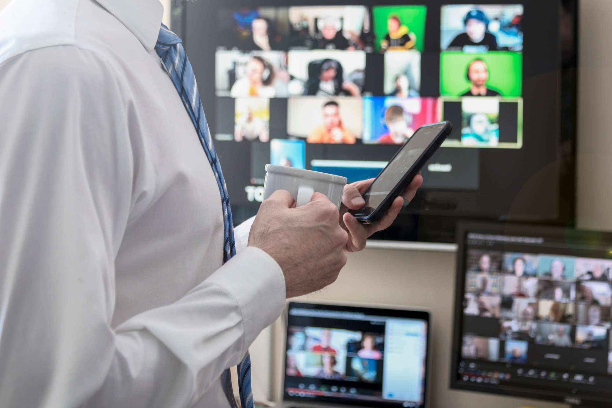 Using technology for business meetings computer screens